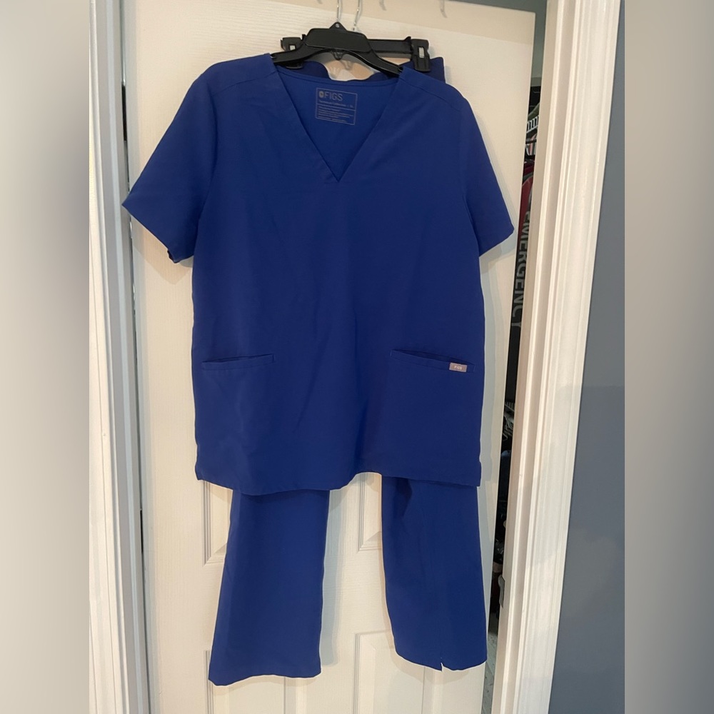 Figs gently used Blue XL top with XLT bottoms.